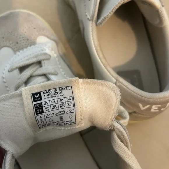 Veja Volley Sneakers - Picture 5 of 9